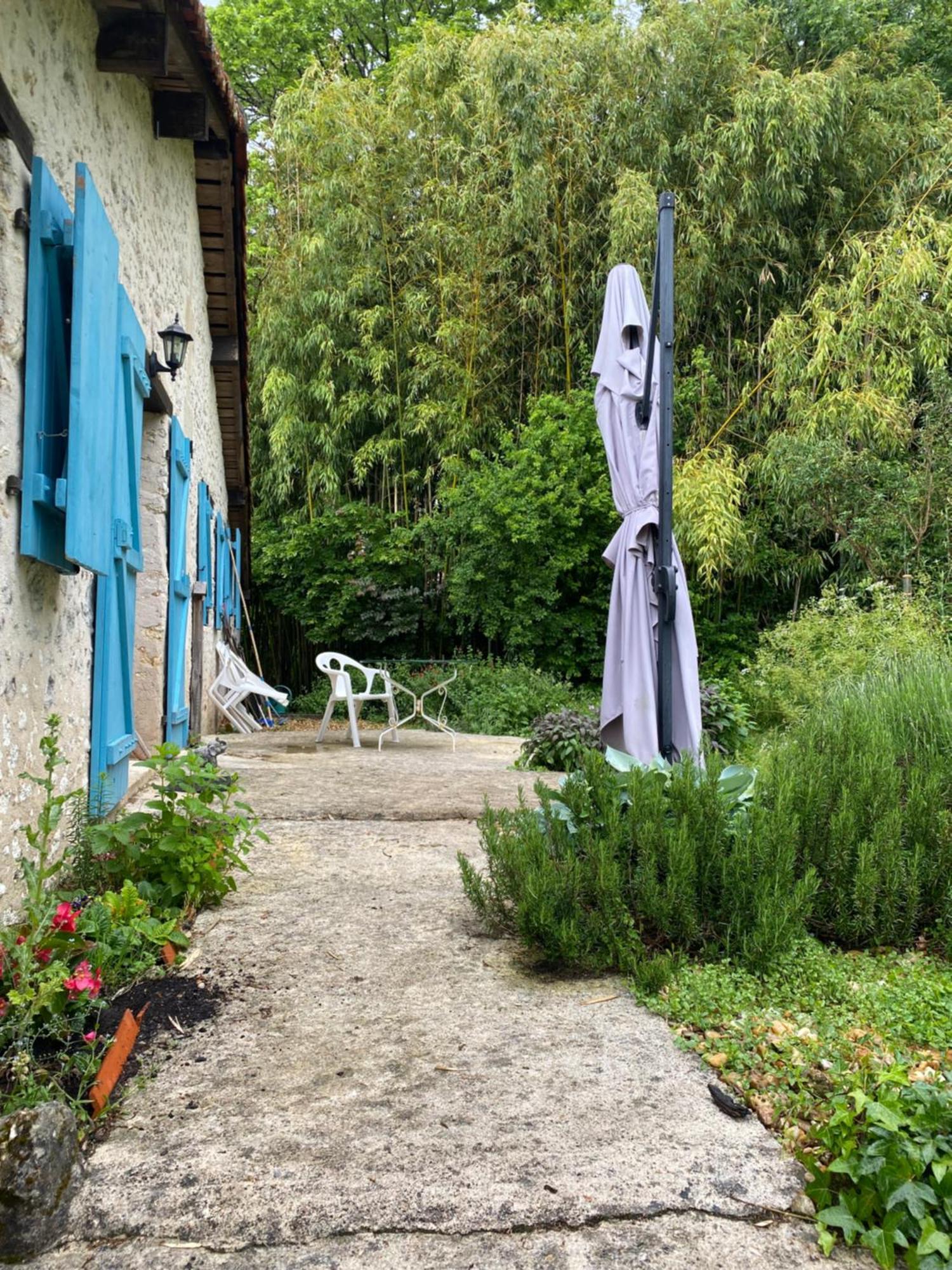 Katy'S Barn Villa Saint-Aulaye-Puymangou Exteriör bild